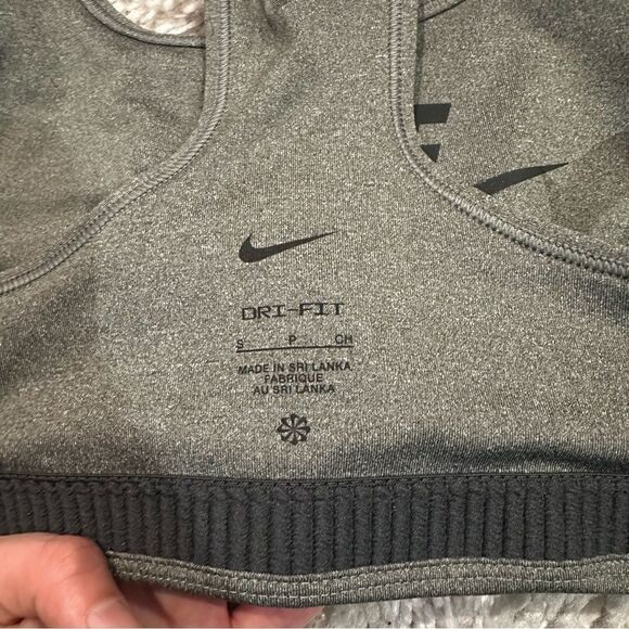 NWT Women’s Small Nike Dri-Fit Racerback Sports Bra Comfort Quick Dry Grey/Black - Picture 7 of 10